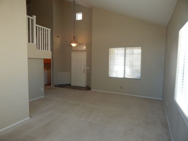 Foto del edificio - Gorgeous 3Bed/3Bath 2 Story home w/ office...