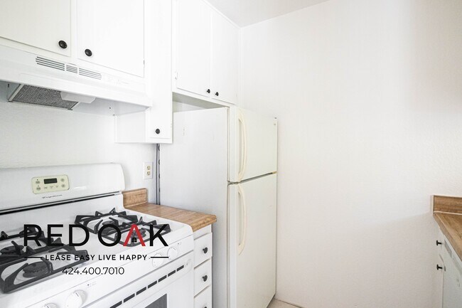 Foto del edificio - One of a Kind Bright and Spacious One Bedr...