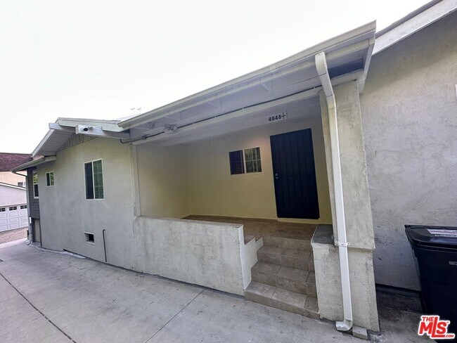Building Photo - 4848 Oakwood Ave