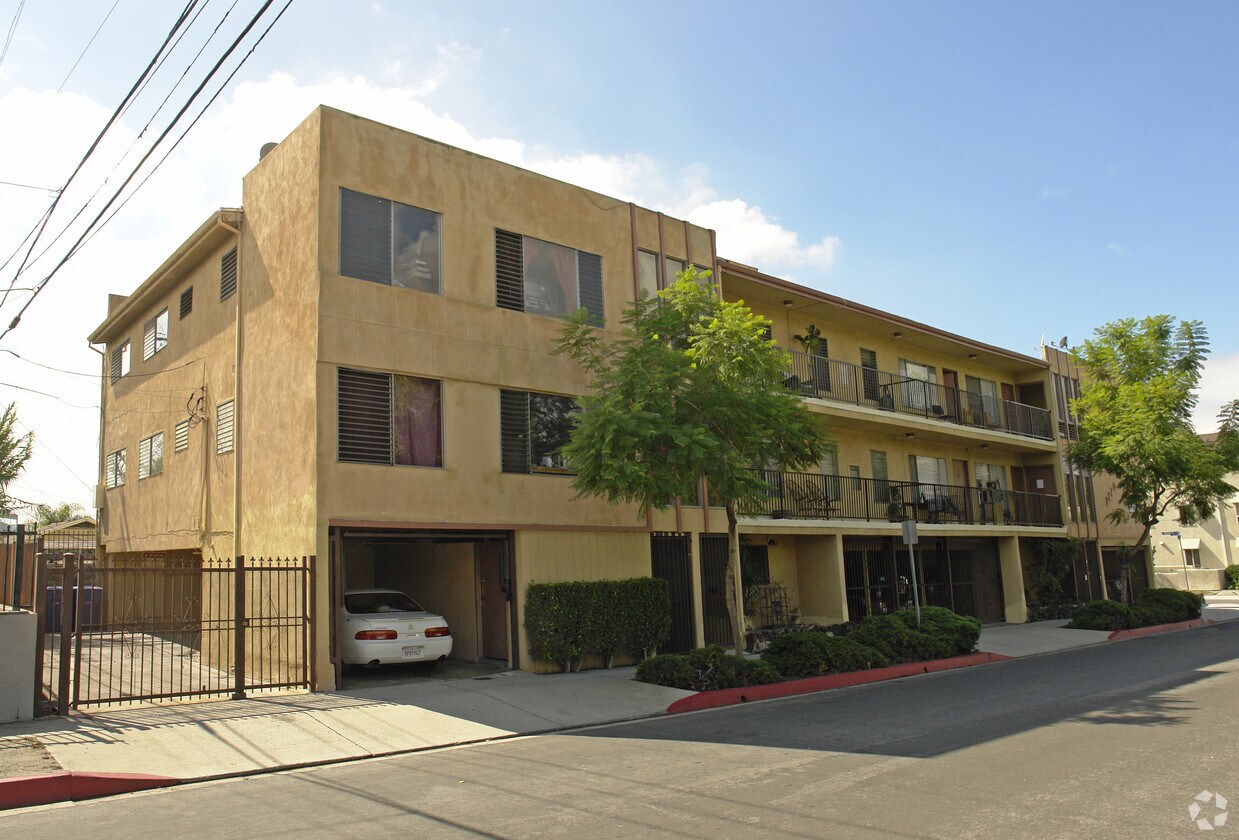 Primary Photo - 7120 Lexington Ave