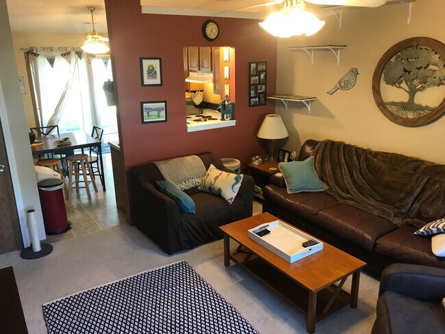 Building Photo - 3D Tour Available - Super Cute House with HUGE Fenced-in Yard! Available March 6th!