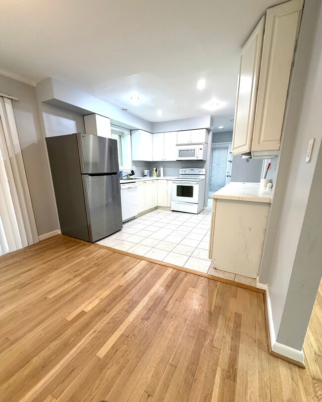 Foto del edificio - 5809 Greenlawn Dr