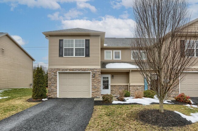 Foto del edificio - 3 bedroom townhome