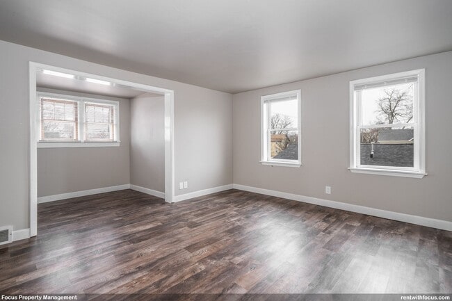 Building Photo - 854 2nd St