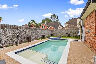 Building Photo - 2105 Mossy Trail Dr