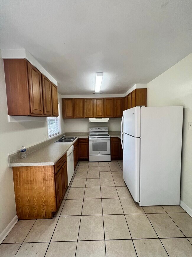 Foto del edificio - 3611 S Lakewood Dr