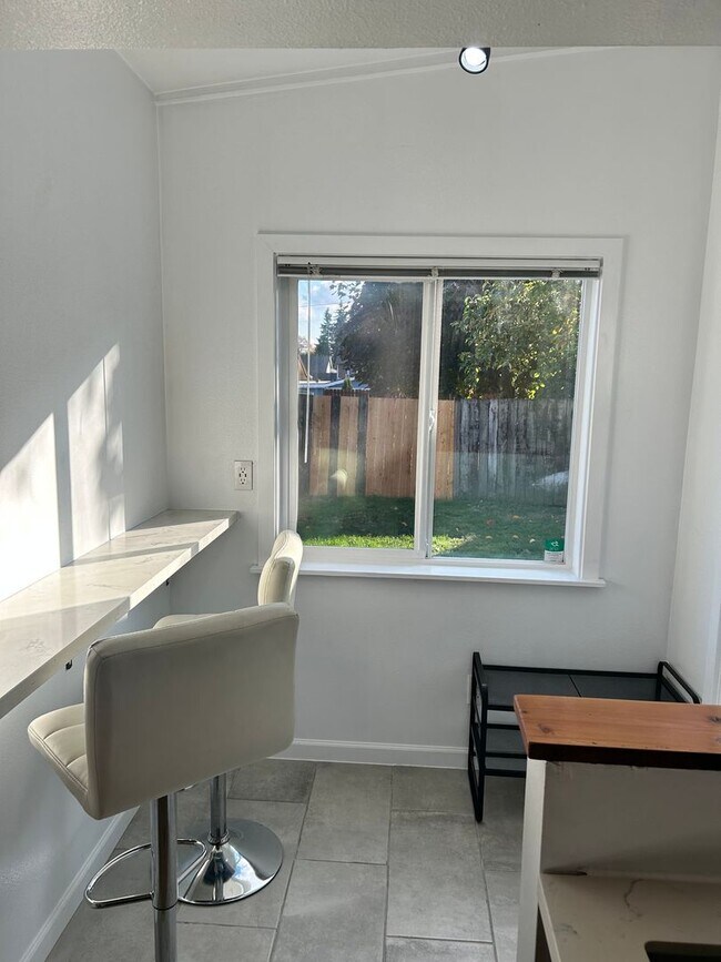 Foto del edificio - Updated 1 bed 1 bath home located in a des...