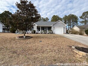 Building Photo - 461 Northwoods Dr