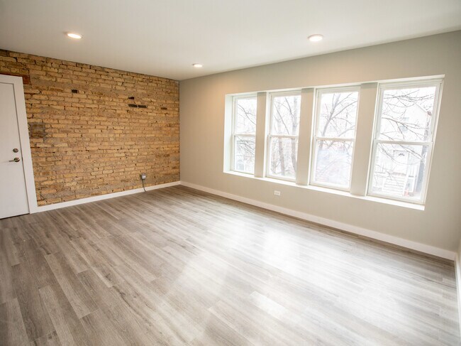 Building Photo - 3355 N Whipple St