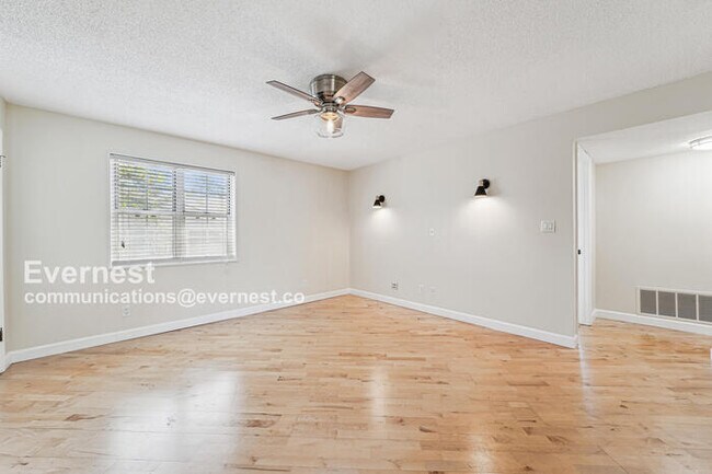 Foto del edificio - 1521 Oriole Ln