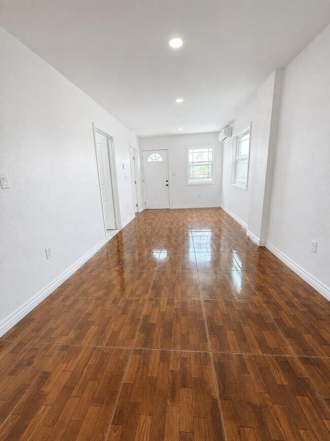 Foto del edificio - 10407 1/2 Juniper St