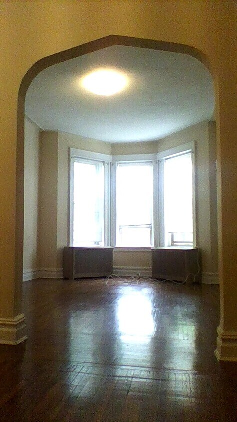MASTER BEDROOM - 6130 Linden St