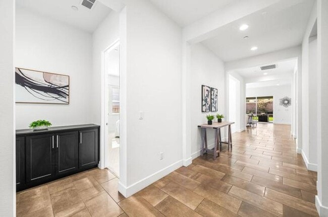 Foto del edificio - GORGEOUS 3300 Sqft Single Story 4 Bed 3.5 Bath House in Brentwood