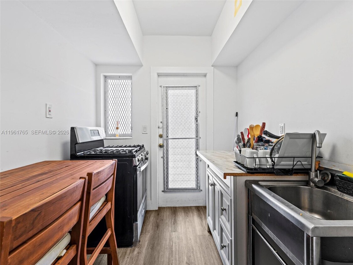 Building Photo - 1060 Pennsylvania Ave