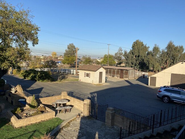 Building Photo - Unique One Bedroom on a ranch