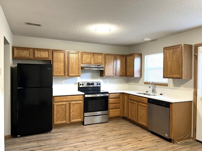 Building Photo - 2619 E Conquest St