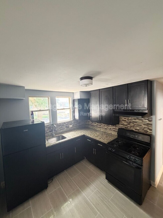 Foto del edificio - 8756 S Exchange Ave