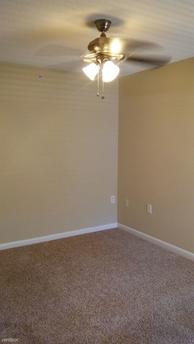 Building Photo - 4 br, 4 bath  - 1440 Collegiate Cir Apt 303