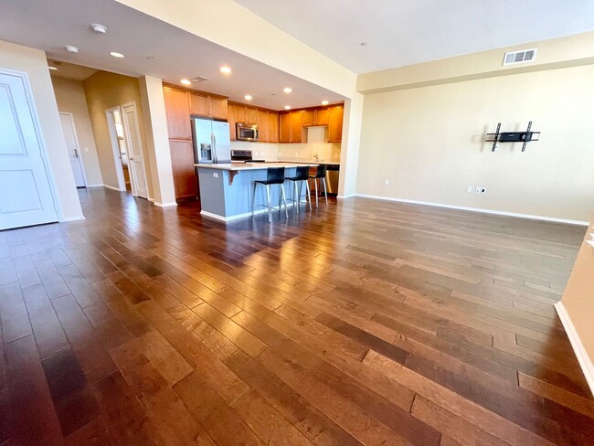 Building Photo - ** 2 Bed 2 bath Mountain view apartment in...