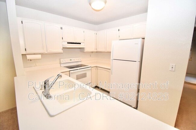 Building Photo - 102 Nicholas Ct