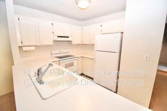 Foto del edificio - 102 Nicholas Ct