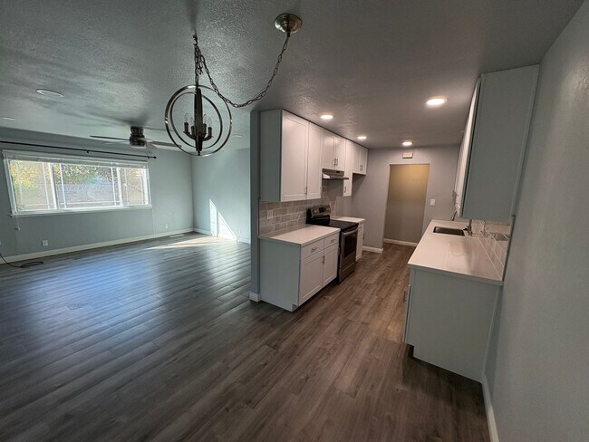 Foto del edificio - Updated Elk Grove Home on Large Lot