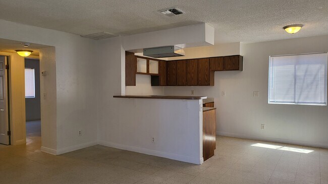Building Photo - 3117 E Carey Ave