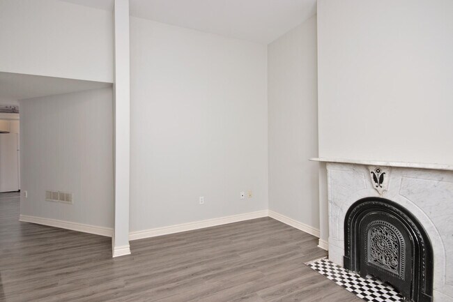 Photo du bâtiment - ONE BEDROOM APARTMENT AT CORNER OF ALBERT AND TALBOT STREETS