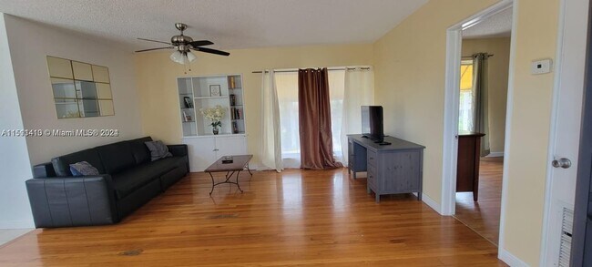 Building Photo - 90 Isle of Venice Dr