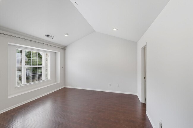 Building Photo - Your Dream Charlotte Townhome Awaits – 2BR...