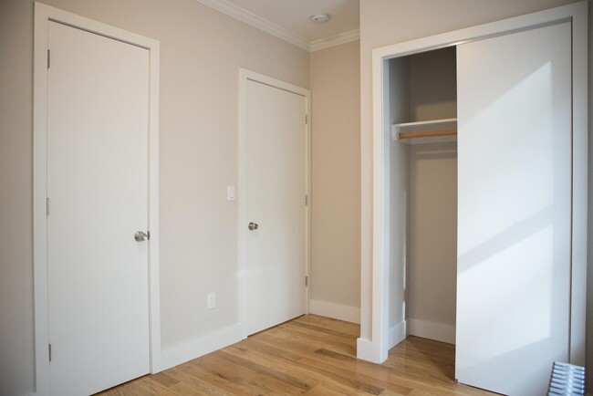 Building Photo - 515 W 47th St