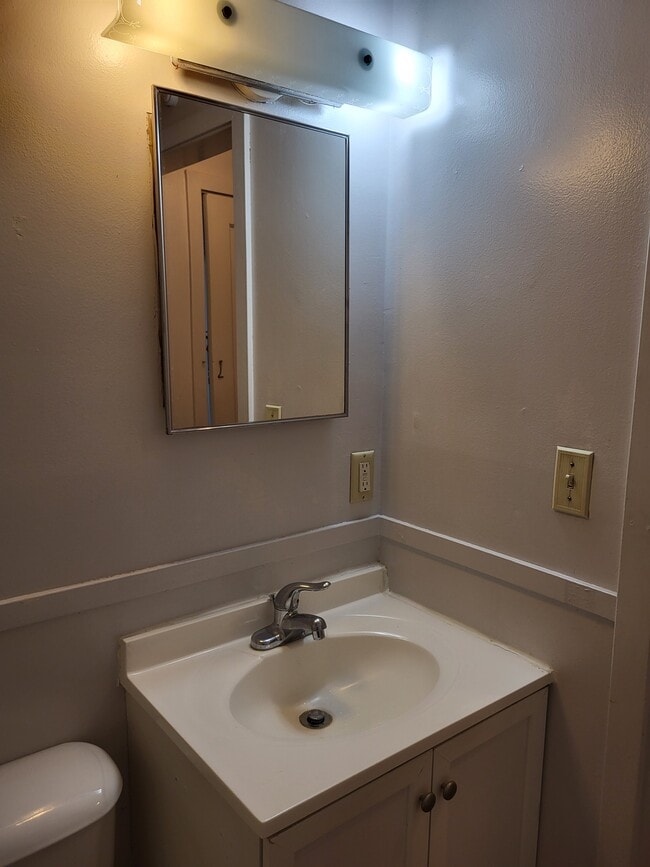 Building Photo - 302 1st Ave