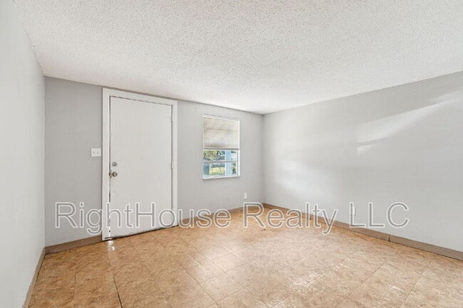 Foto del edificio - 2430 Tanglewood St