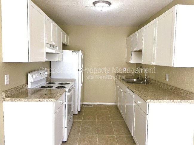 Building Photo - 845 S McKinley Ave