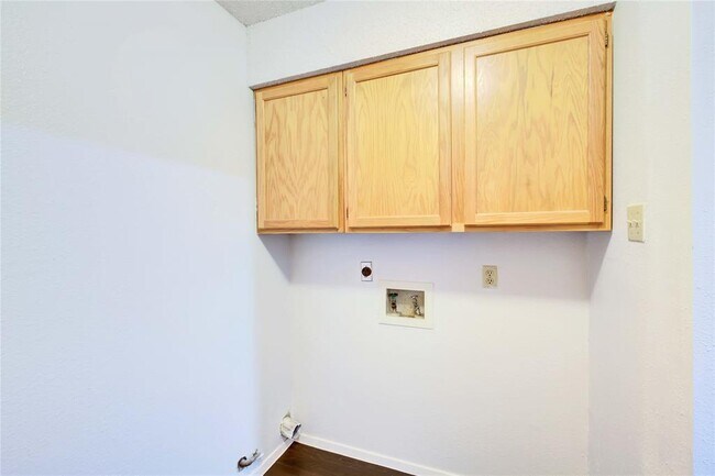 Building Photo - 2807 Firecrest Dr