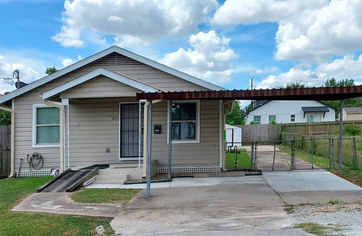 Primary Photo - 3554 Mt Pleasant St
