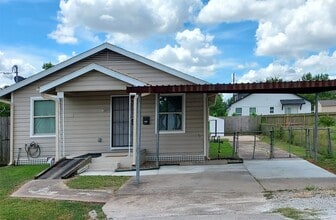 Building Photo - 3554 Mt Pleasant St