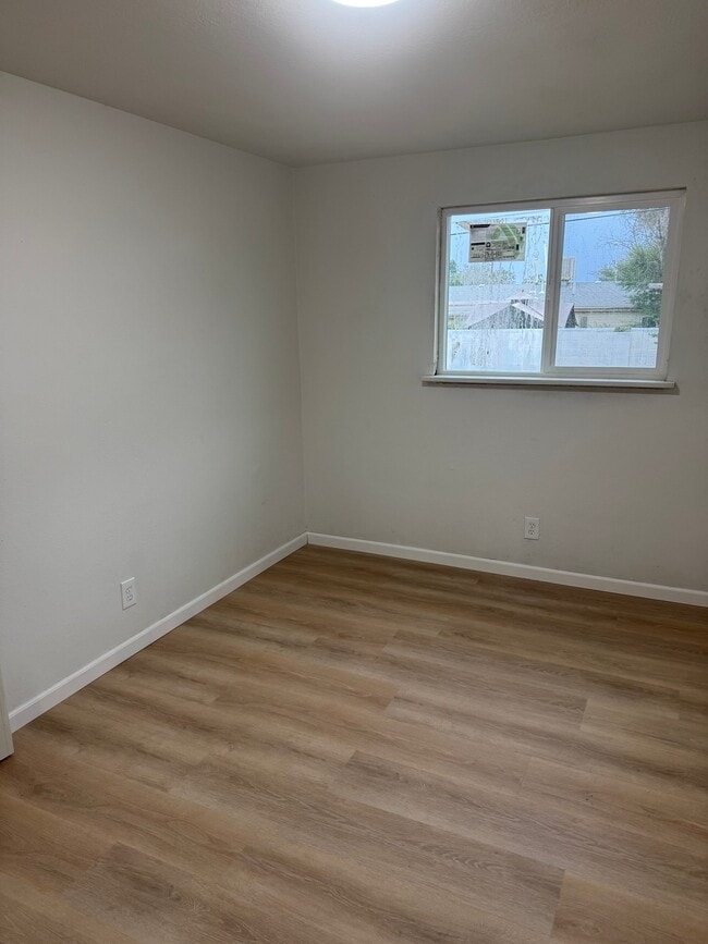 Building Photo - 1025 Muriel St NE