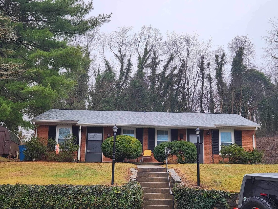 Foto principal - 2730 Forest Hill Ave NW