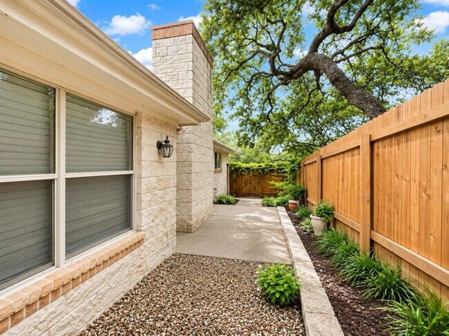 Foto del edificio - 3601 Serena Woods Ct