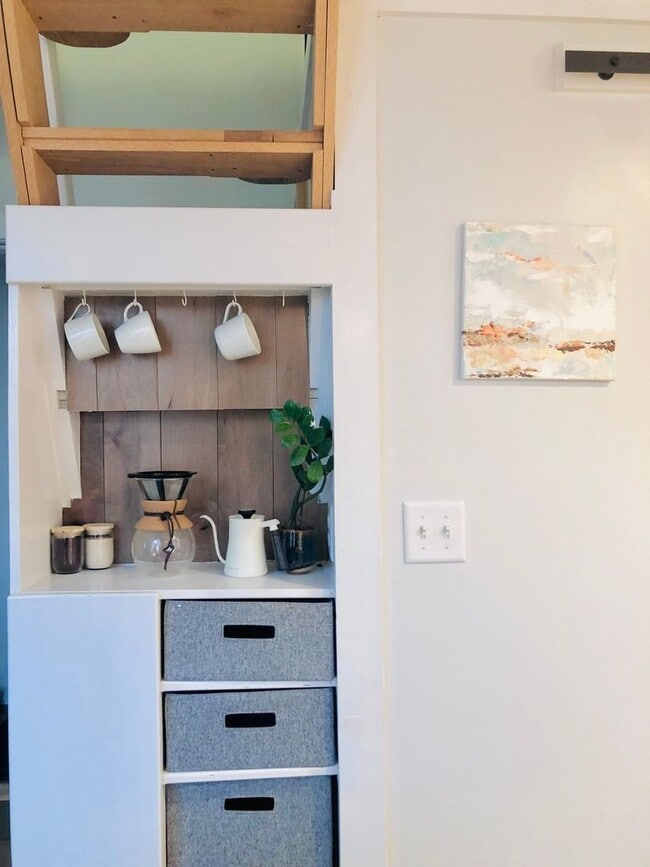 Foto del edificio - Charming 2BR House in Taylors