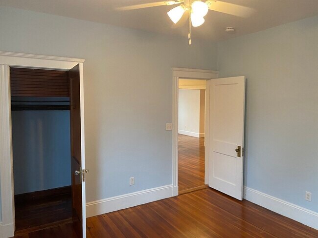 Building Photo - 15 Radford Ln