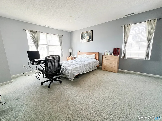 Building Photo - Welcome to 61 Laurel Ave, a beautifully updated 3 bedroom, 2.5 bathroom home