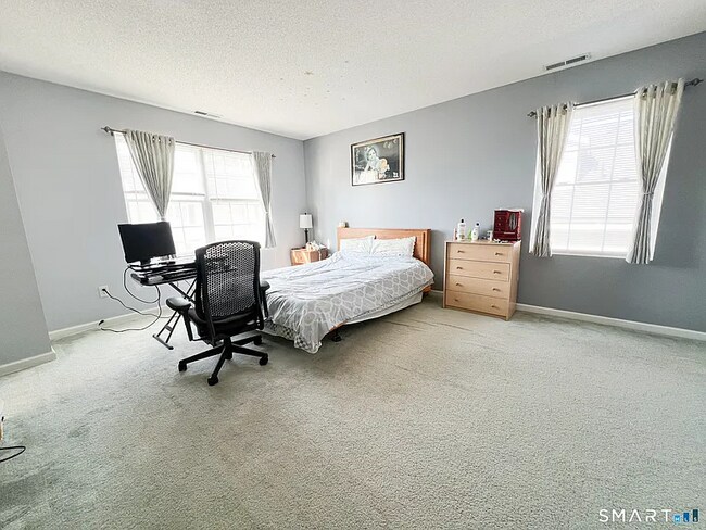 Foto del edificio - Welcome to 61 Laurel Ave, a beautifully updated 3 bedroom, 2.5 bathroom home