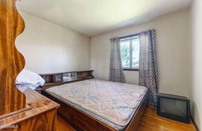 Photo - 1208 Pickwick Rd House