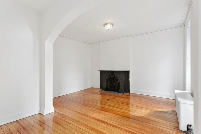 Building Photo - 439 W 43rd St