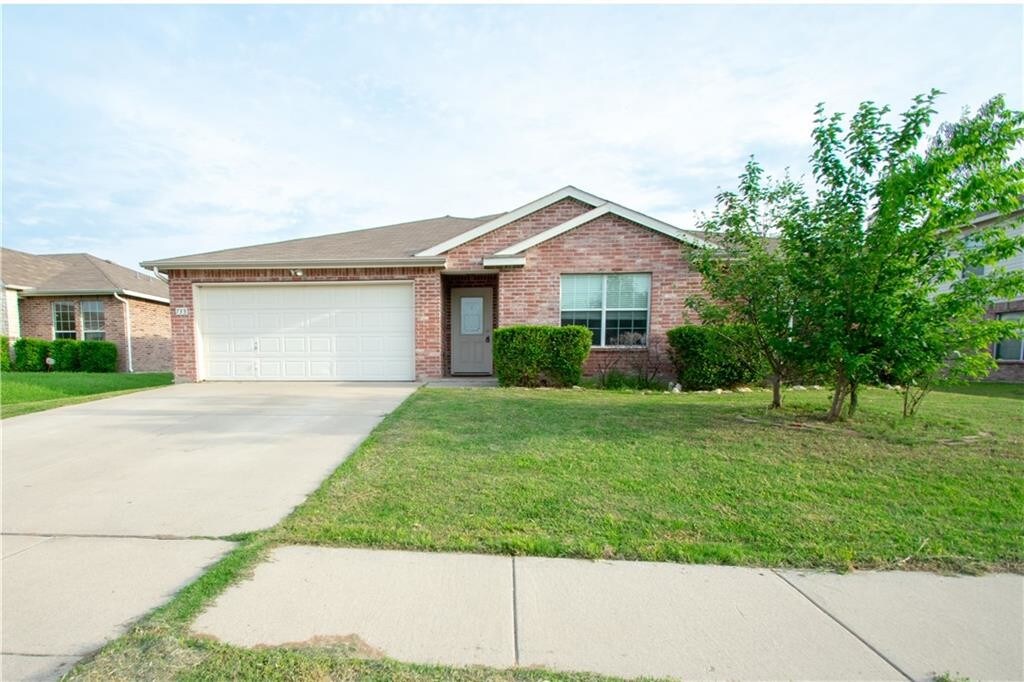 Primary Photo - 733 Redwing Dr
