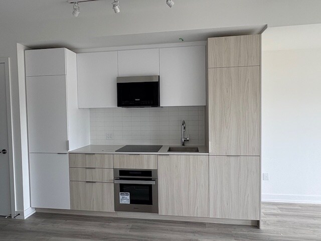 Photo du bâtiment - 1-Bedroom Condo That Checks Every Box – Bright, Open, and Thoughtfully Designed