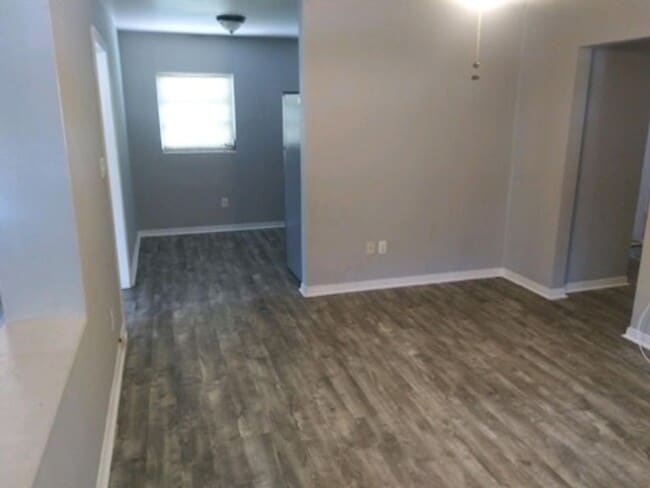 Building Photo - Three Bedroom One Bath - Southside Lakeland