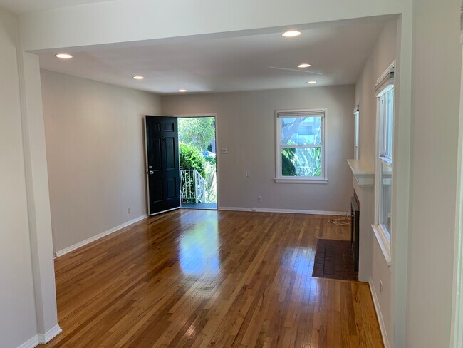 Foto del edificio - 1427 N Edison Blvd